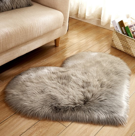 Plush Heart-Shaped Fluffy Rug – Soft Non-Slip Carpet for Living Room, Bedroom & Home Decor