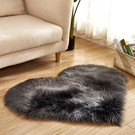 Plush Heart-Shaped Fluffy Rug – Soft Non-Slip Carpet for Living Room, Bedroom & Home Decor