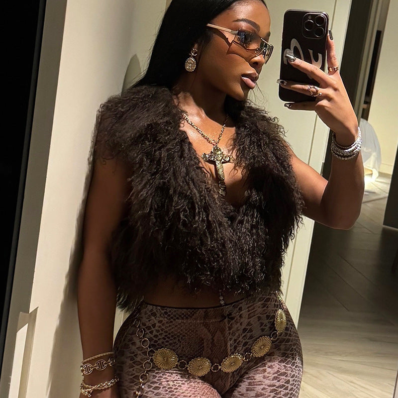 Luxury Bare Back Halter Vest Top with Faux Fur Collar – Trendy Sleeveless Fashion Statement for Women