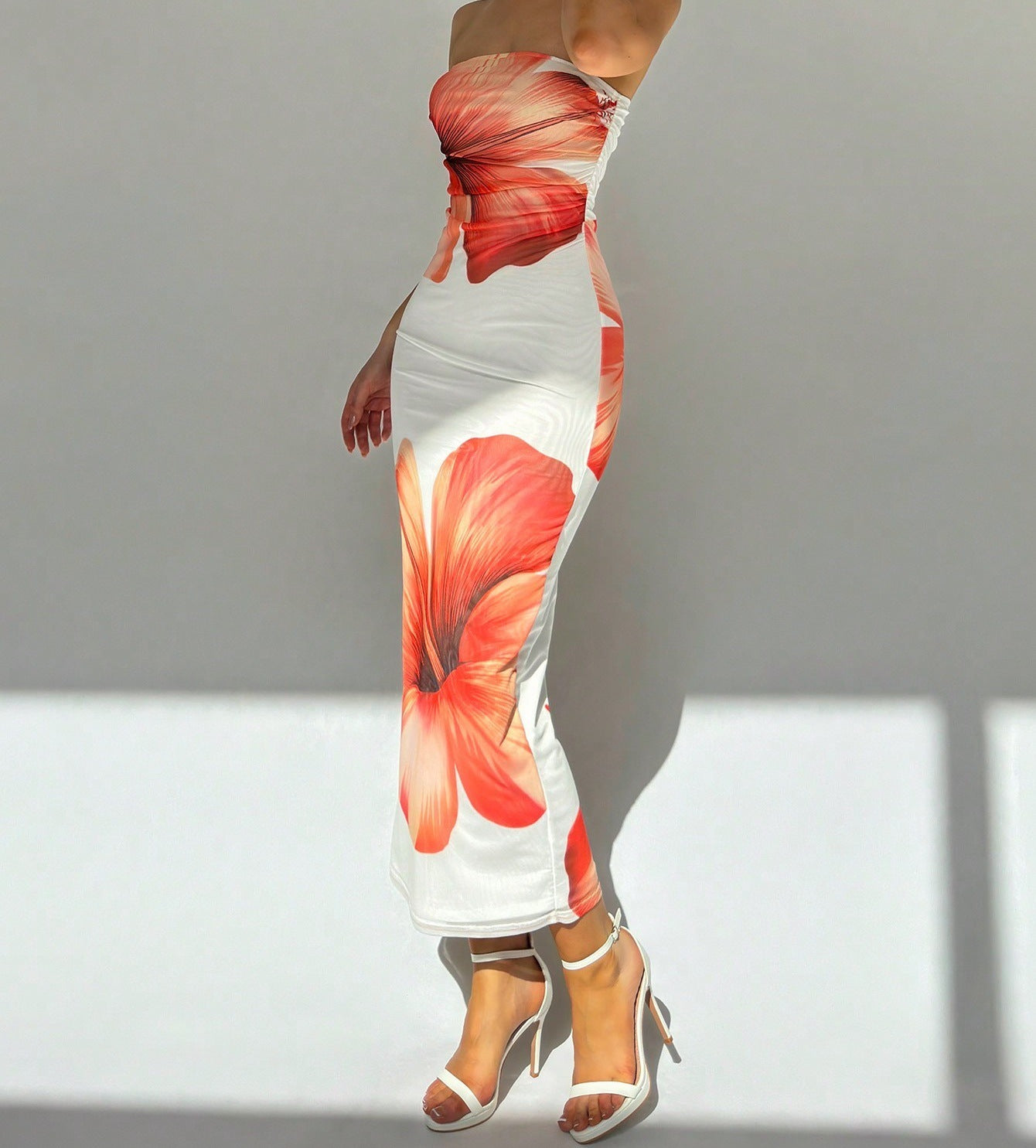 Women's Slim-Fit Floral Print Dress with Bold Contrast Colors – Elegant & Eye-Catching