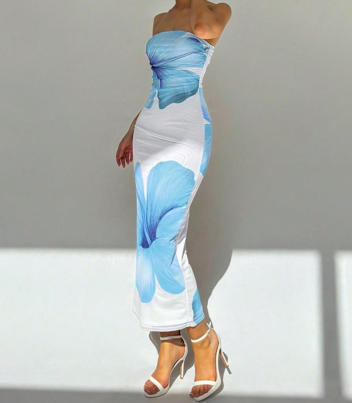 Women's Slim-Fit Floral Print Dress with Bold Contrast Colors – Elegant & Eye-Catching