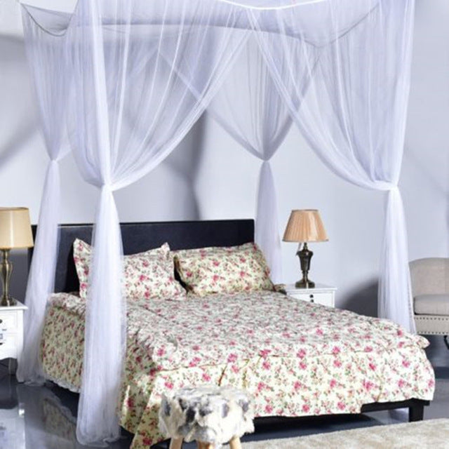 Canopy Bed Decor