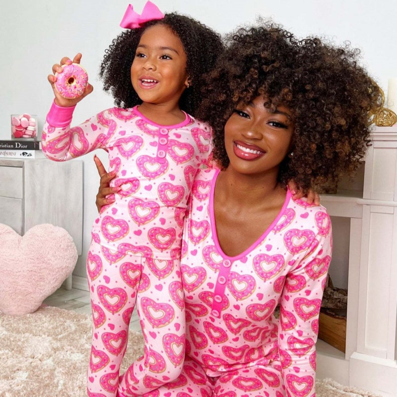Mommy and Me Valentine’s Day Heart Print Pajama Set – Matching Parent & Child Leisure Sleepwear, Cozy Family Pajamas for Mom and Kids