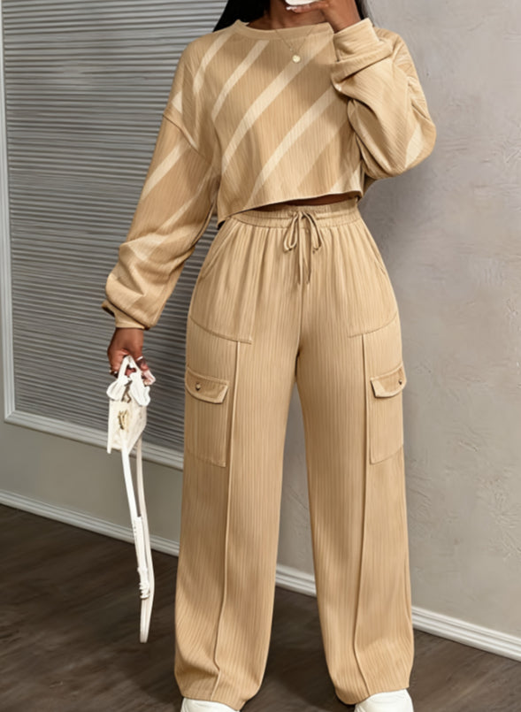 Casual Cropped Sweatshirt & Wide-Leg Pants Set | Two-Piece Lounge Set for Women | Cozy Streetwear Outfit | Matching Sweatsuit Set | Fall & Winter Loungewear