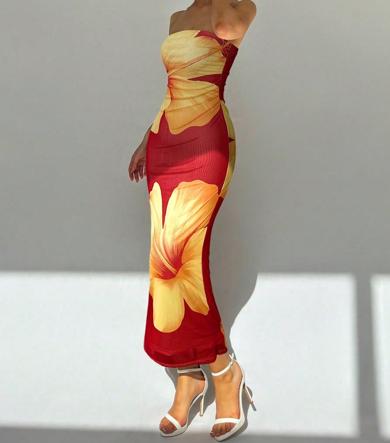 Women's Slim-Fit Floral Print Dress with Bold Contrast Colors – Elegant & Eye-Catching