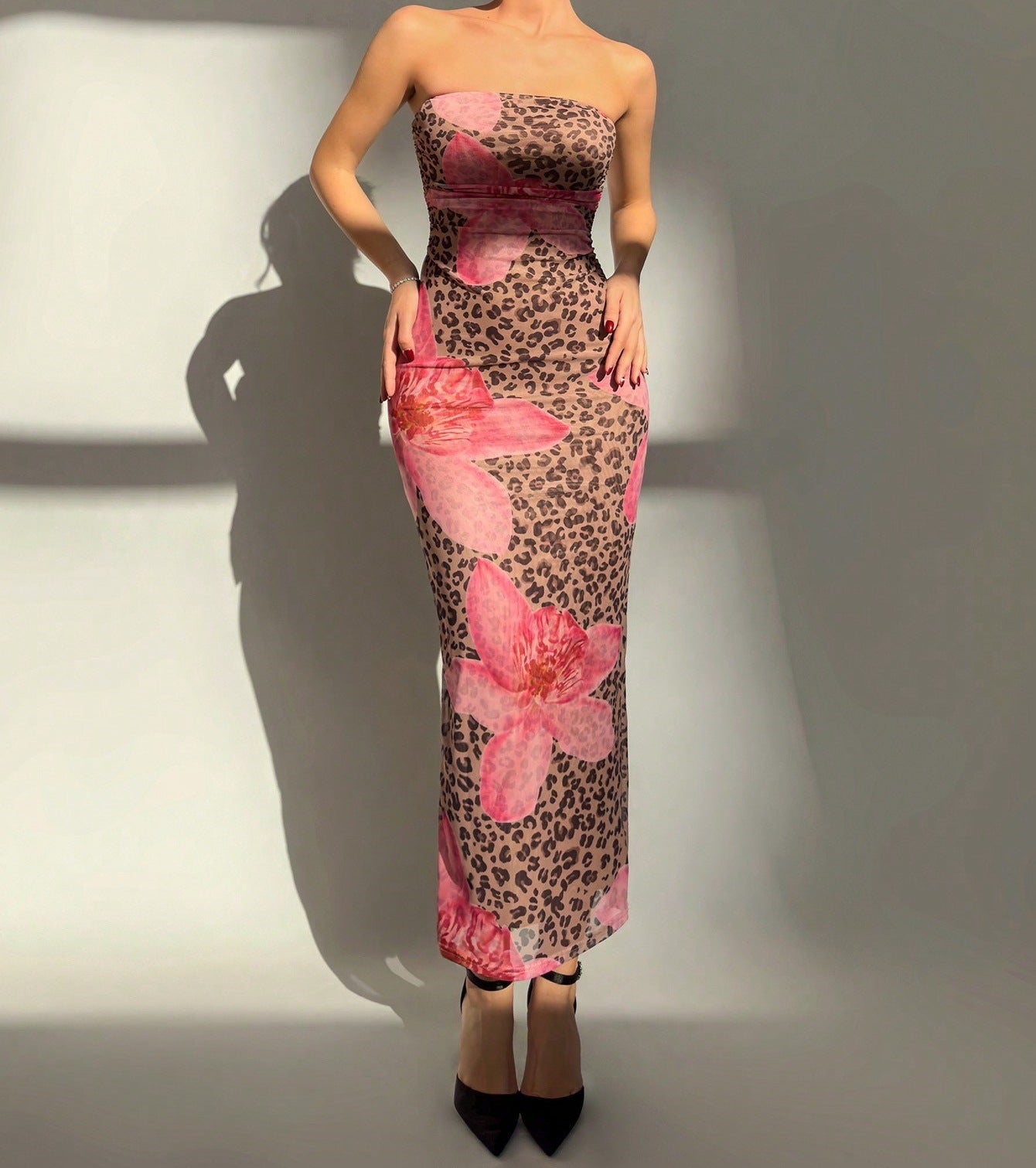 Women's Slim-Fit Floral Print Dress with Bold Contrast Colors – Elegant & Eye-Catching