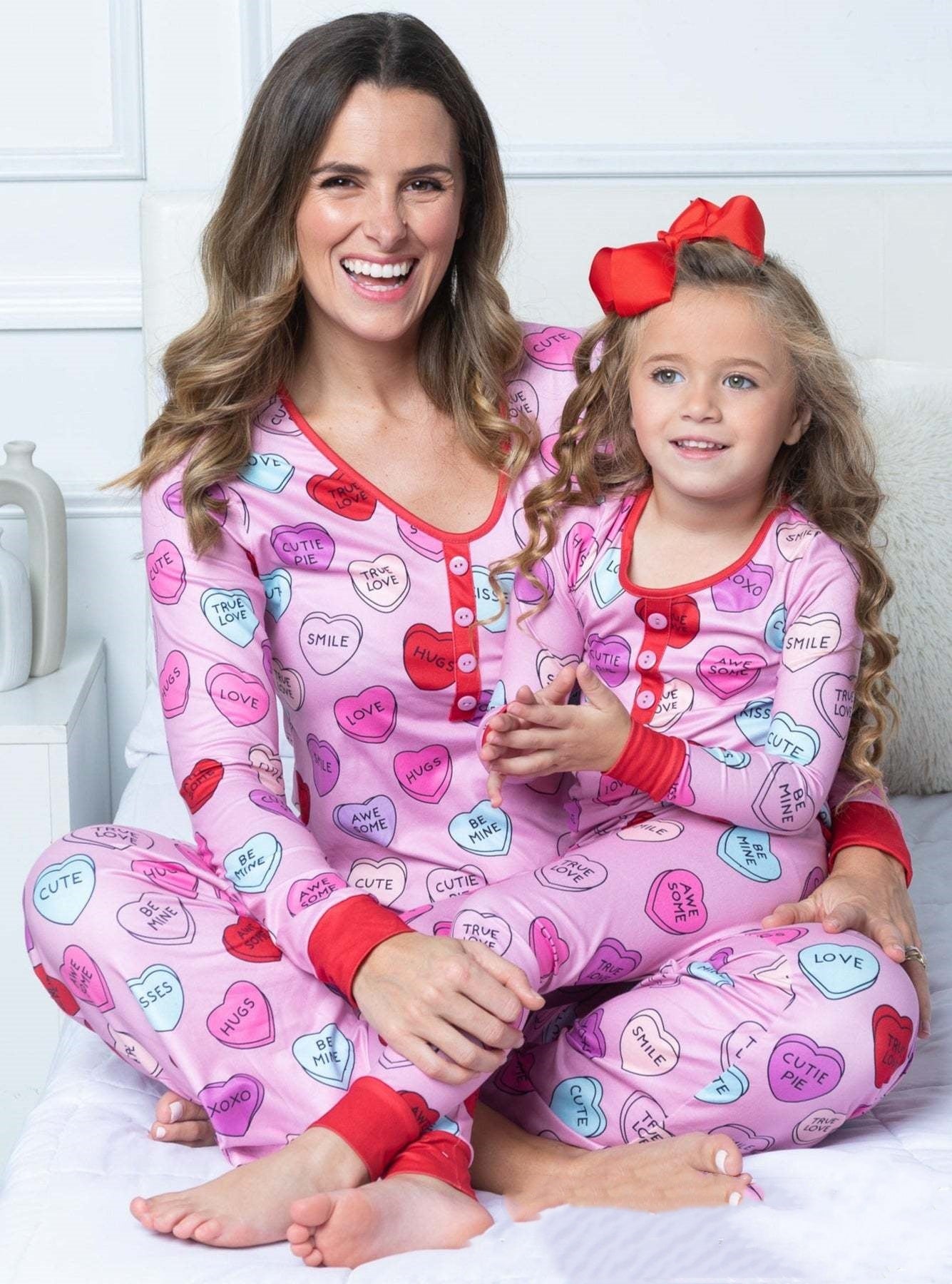 Mommy and Me Valentine’s Day Heart Print Pajama Set – Matching Parent & Child Leisure Sleepwear, Cozy Family Pajamas for Mom and Kids